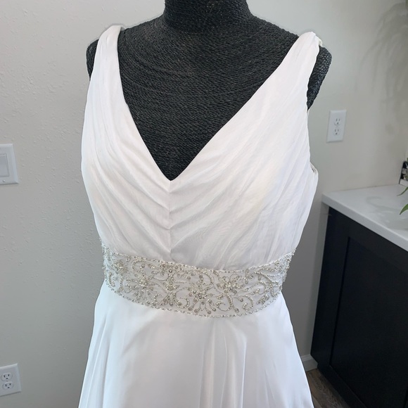 🚫SOLD🚫V-neck flowing boho White wedding gown sz 8 - Picture 7 of 9